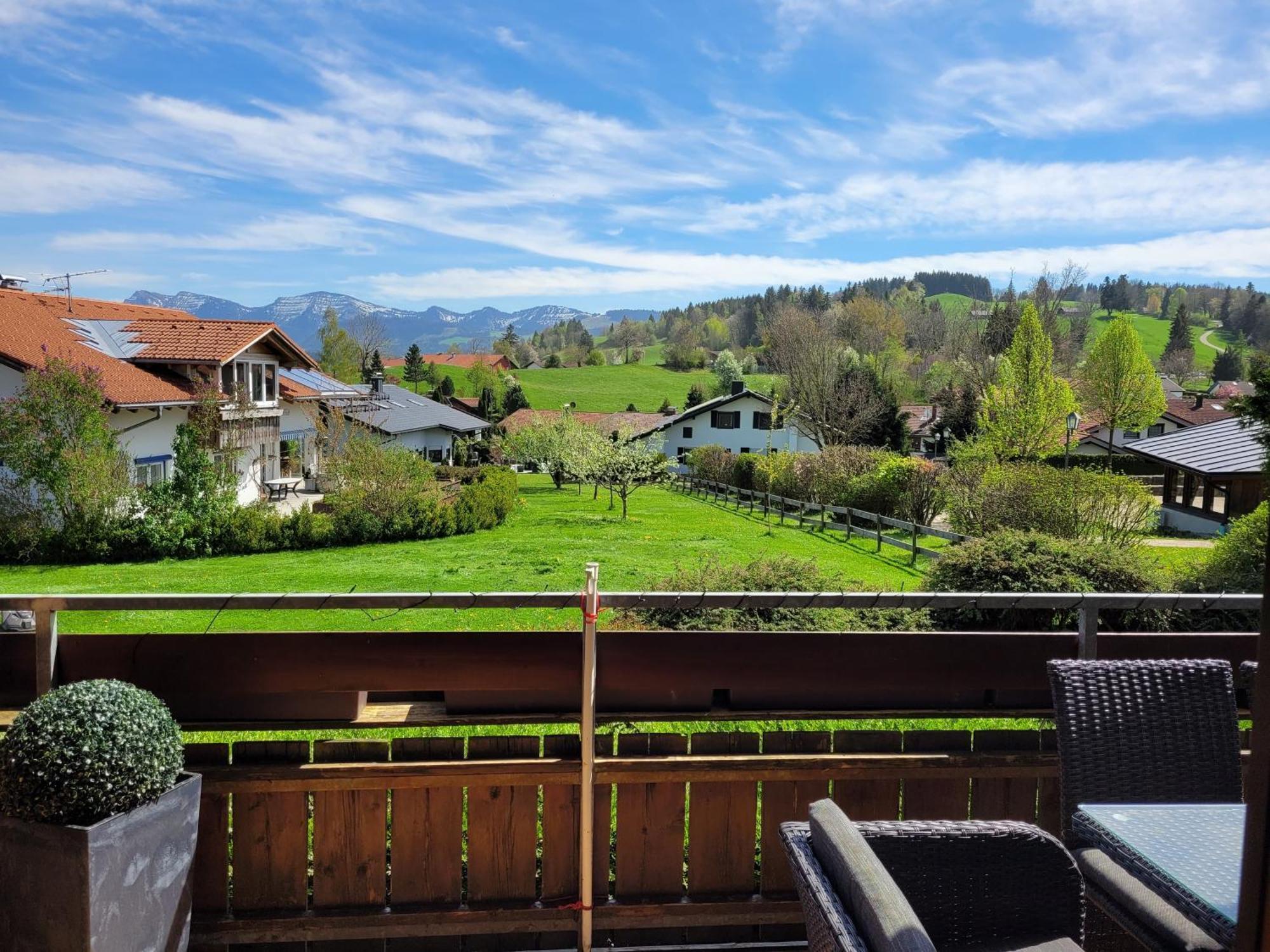 Lindners Hideaways - Bergnest Lodge - Bergblick Fewo 6 Pers Balkon Garten Hund Ski Unterkunft Luftkurort Oberreute Naehe Buchenegger Wasserfaelle Eistobel Bodensee المظهر الخارجي الصورة